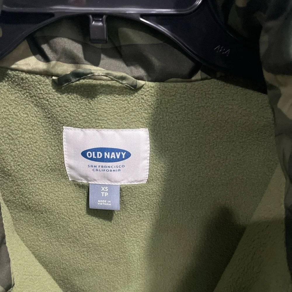 Camo Puffer Vest - Picture 6 of 6